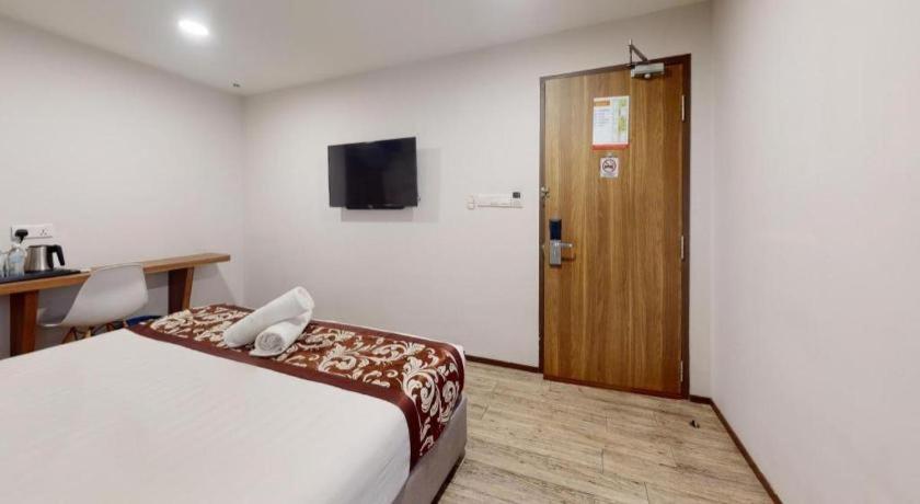 Hotel Lolex Kuchai Lama Куала Лумпур Екстериор снимка